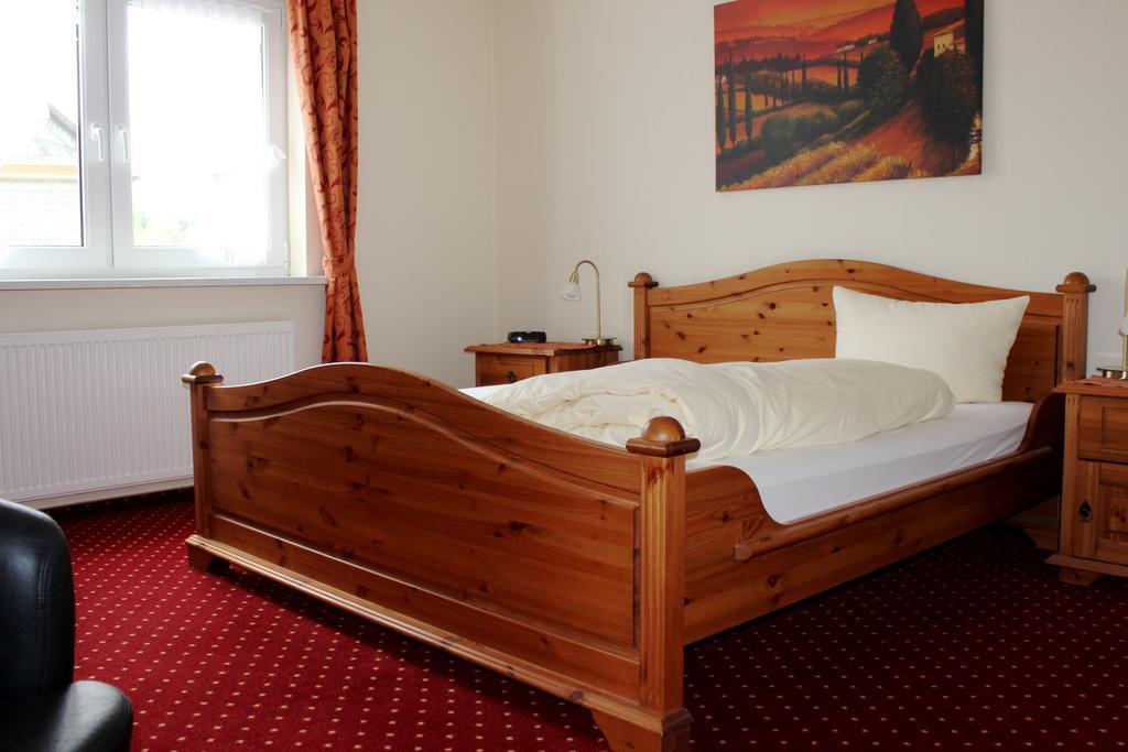 Hotel Schinderhannes Sohren エクステリア 写真